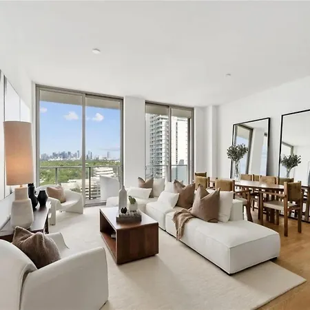 Modern Residence in the Heart of Coconut Grove